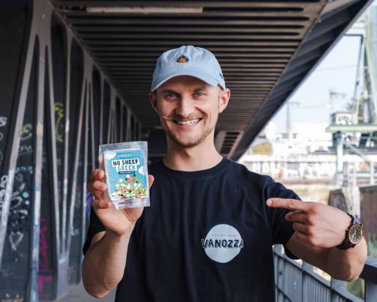 Nico Hansen mit No Sheep Greek Feta-Alternative